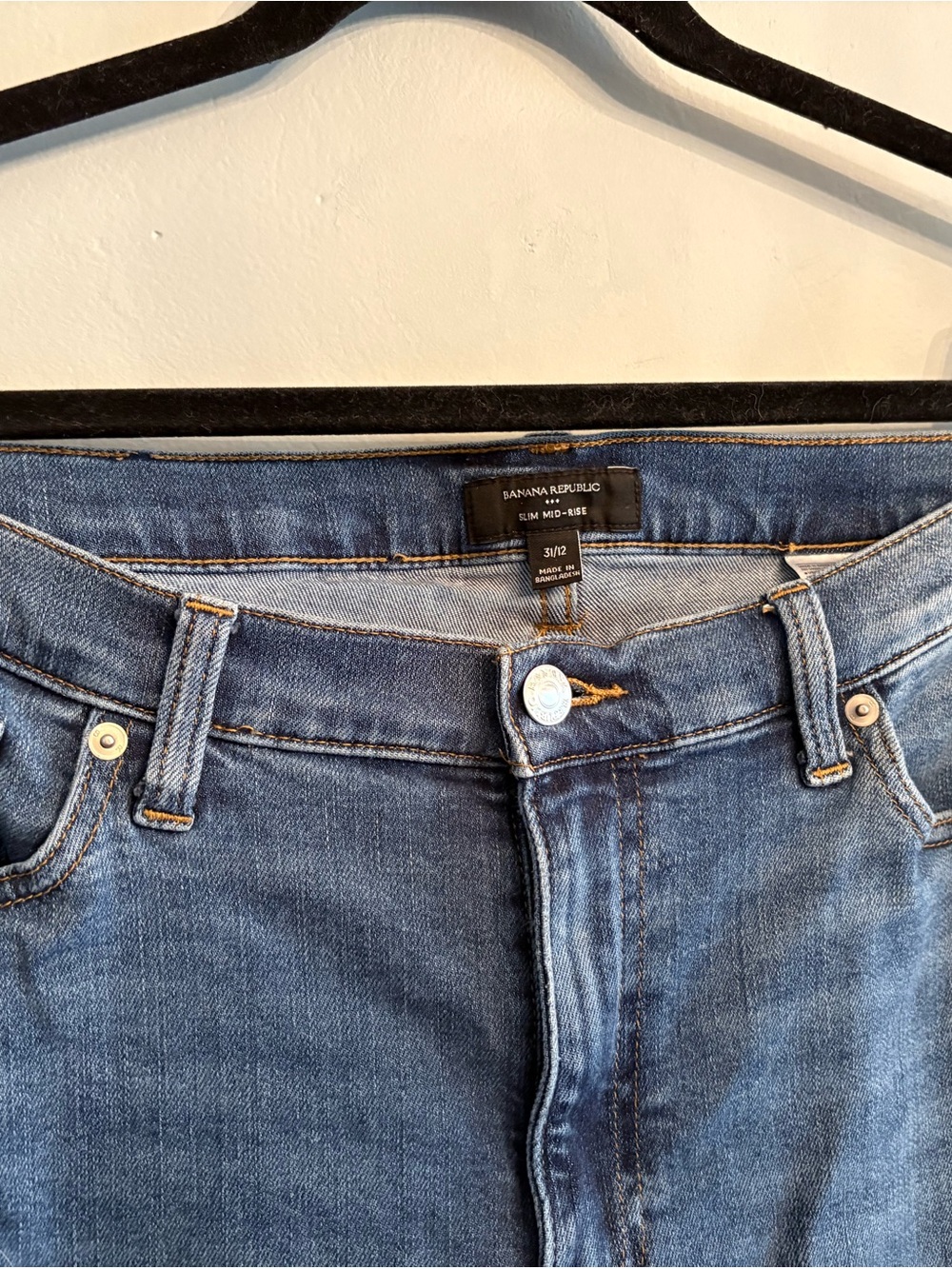 Banana Republic Women's Straight Leg Jeans in Medium Blue